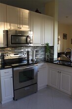 1569 Winterberry Ln in Weston, FL - Building Photo - Building Photo