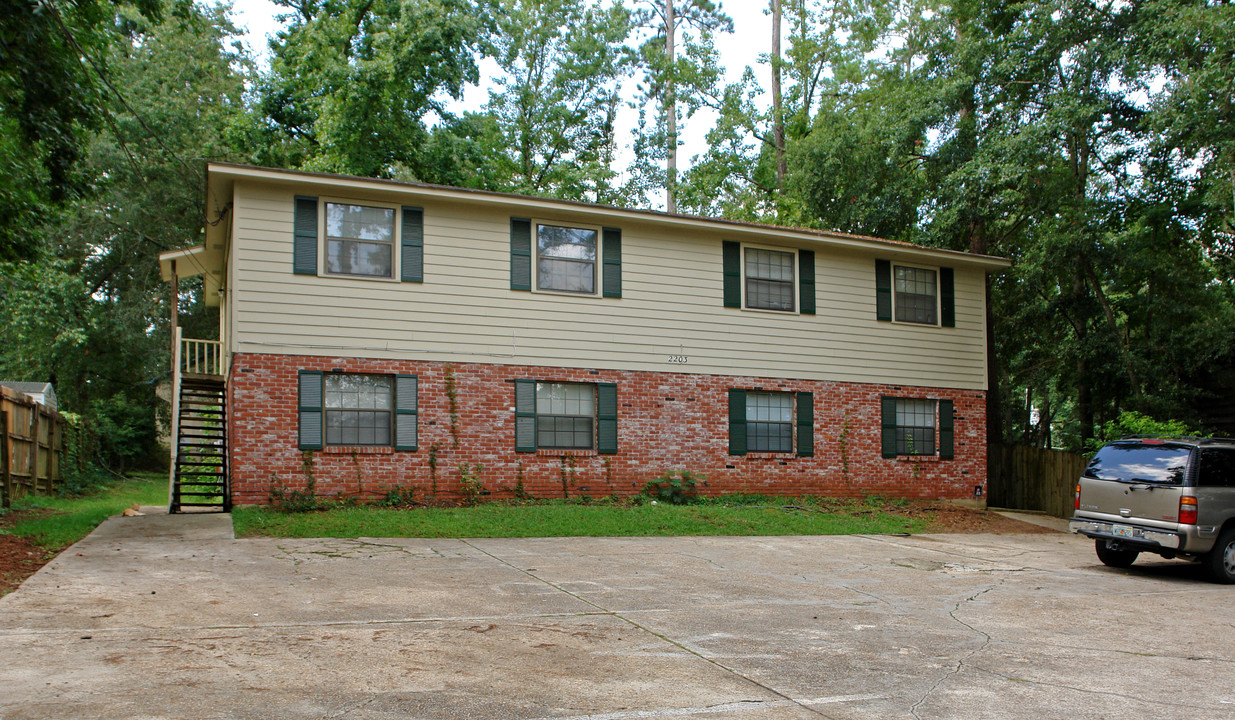 2203 Claremont Ln in Tallahassee, FL - Foto de edificio