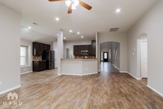 20818 Falcon Hill St in Humble, TX - Foto de edificio - Building Photo