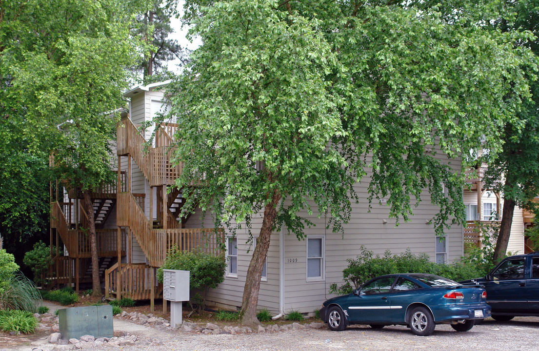 Carlton Apartments in Raleigh, NC - Building Photo