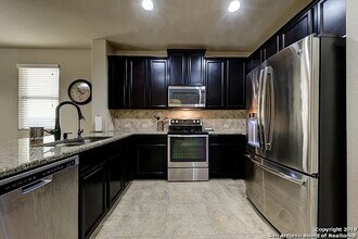 2539 Gato Del Sol in San Antonio, TX - Building Photo - Building Photo