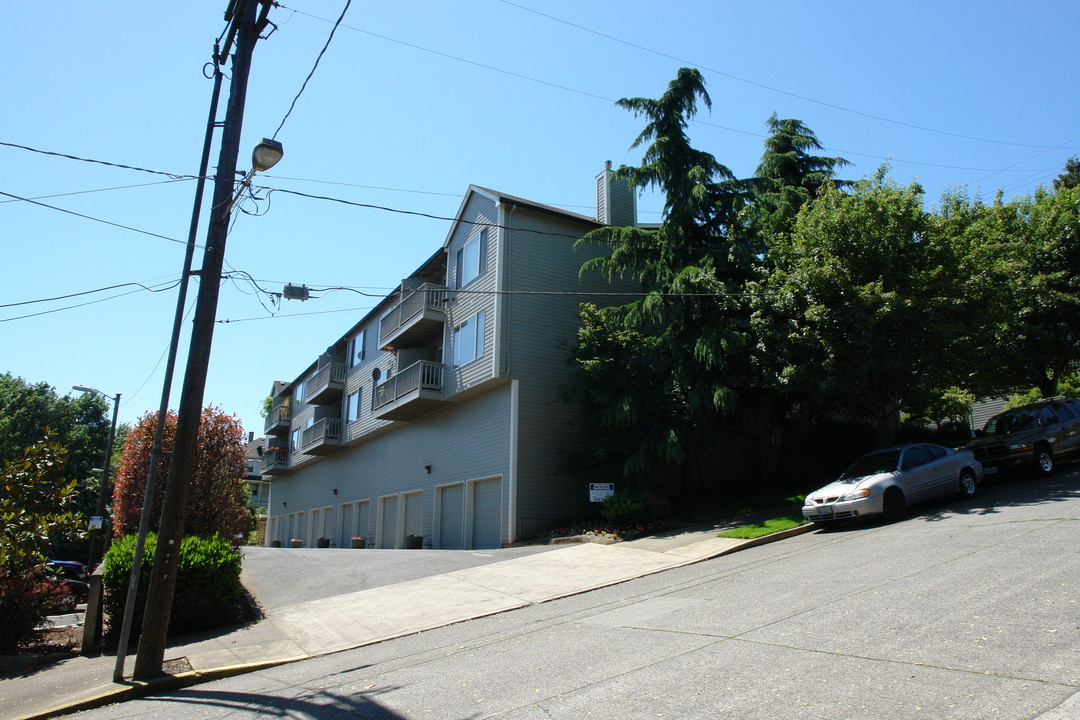 Victoria House in Portland, OR - Building Photo