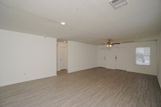 9921 Leeds Wheel in San Antonio, TX - Building Photo - Building Photo
