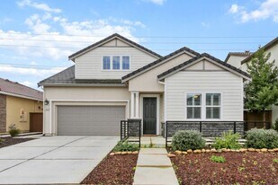 1824 Estrada Dr in Woodland, CA - Building Photo