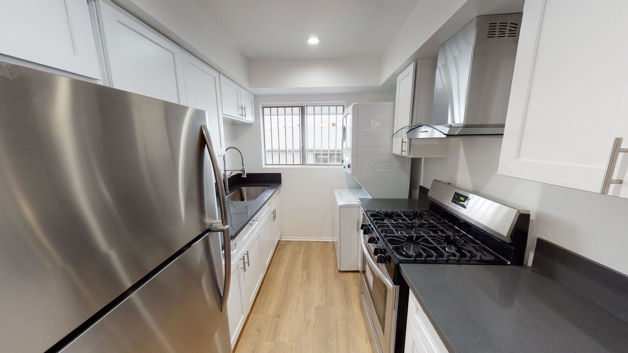 1317 Allesandro St in Los Angeles, CA - Building Photo