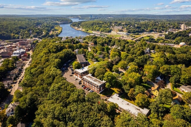 Cedar Glen Apartments