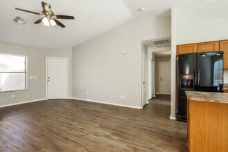 11017 W Wilshire Dr in Avondale, AZ - Building Photo - Building Photo