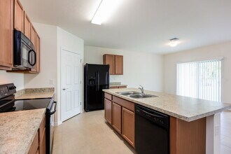 4413 SW 15th Ave in Cape Coral, FL - Foto de edificio - Building Photo