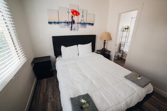 2115 N Raymond Ave, Unit 2115.5 in Altadena, CA - Building Photo - Building Photo