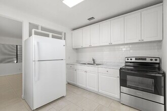 1721 41st St S in St. Petersburg, FL - Building Photo - Building Photo