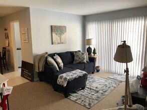 304 N Carter St, Unit 104 in Palatine, IL - Foto de edificio - Building Photo