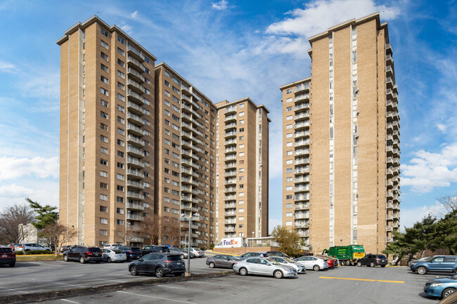 Presidential Towers in Adelphi, MD - Building Photo - Building Photo