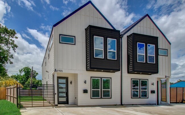 5905 Crest Ct in Houston, TX - Building Photo - Building Photo