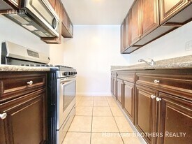 16215 Vanowen St, Unit 11 in Los Angeles, CA - Building Photo