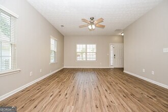 310 Prescott Ct in Newnan, GA - Building Photo - Building Photo