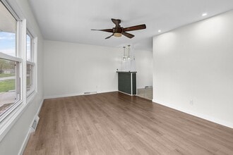 933 34th Ave in East Moline, IL - Building Photo - Building Photo