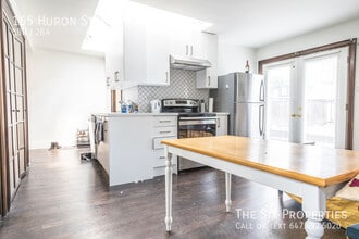 165 Huron St in Toronto, ON - Building Photo - Building Photo