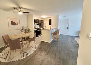 Meadowood Park of Wixom in Wixom, MI - Building Photo - Building Photo