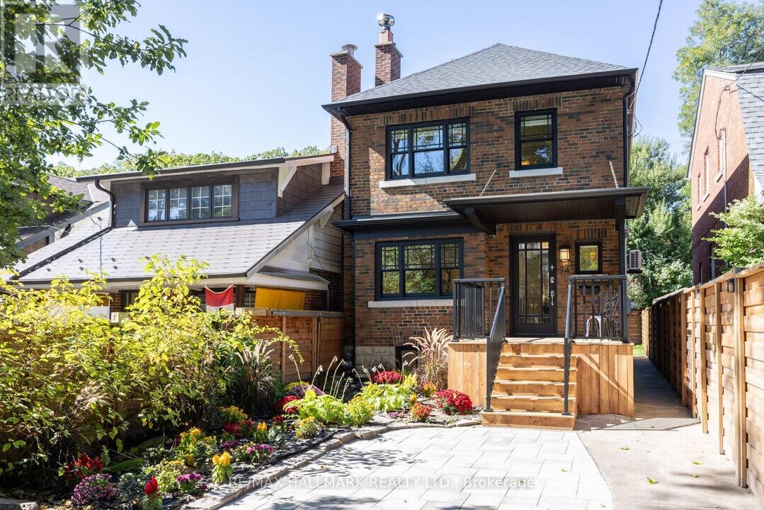 74 Willow Ave in Toronto, ON - Building Photo