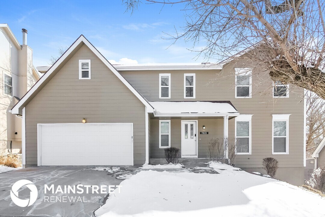 7821 Woodstone Ln in Shawnee, KS - Foto de edificio