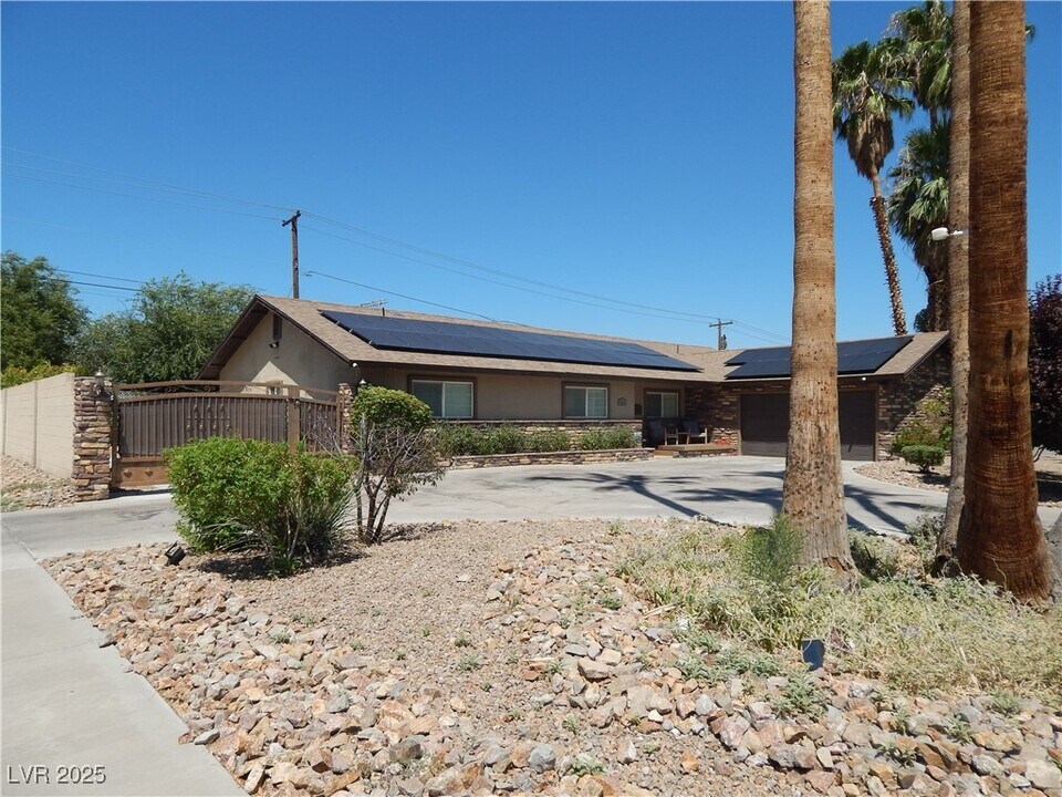 2712 W Oakey Blvd in Las Vegas, NV - Building Photo