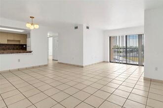 3945 SW 89th Ave in Miami, FL - Building Photo - Building Photo