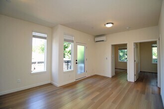1111 SE Tenino St in Portland, OR - Building Photo - Building Photo