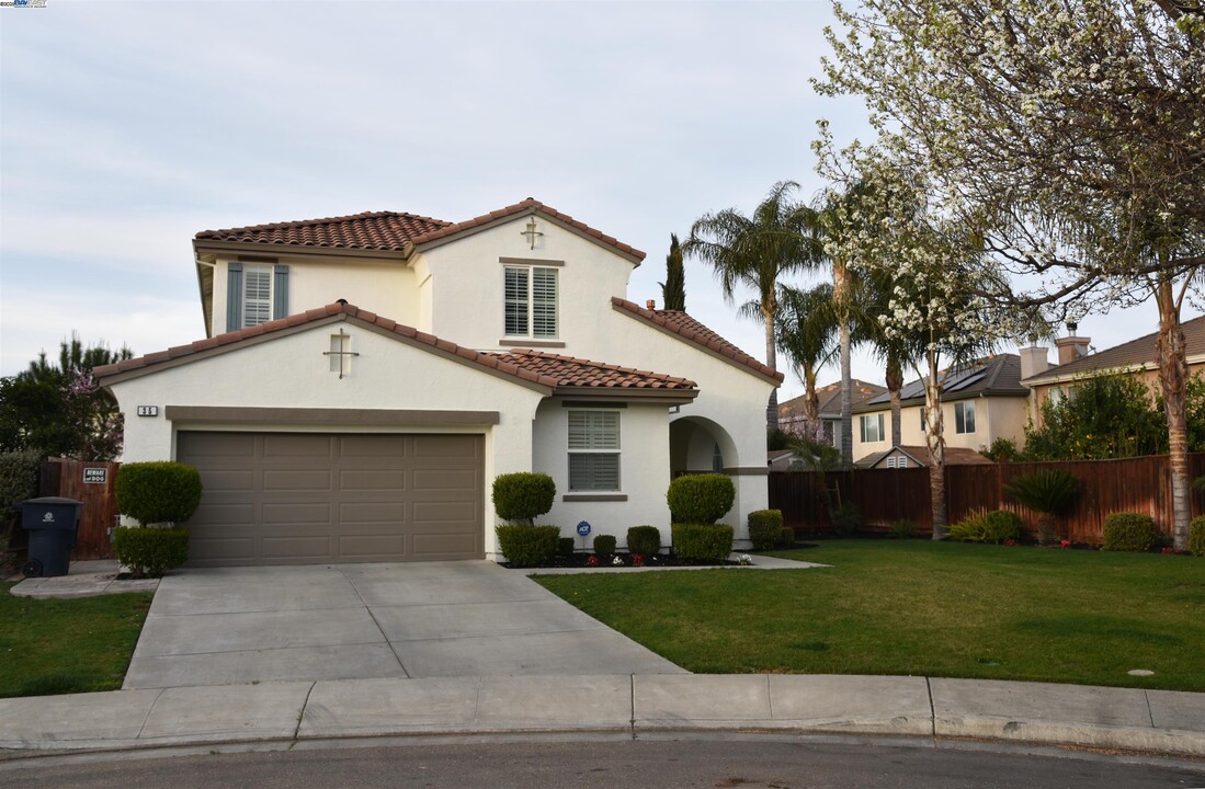 35 Belize Ct in Tracy, CA - Building Photo
