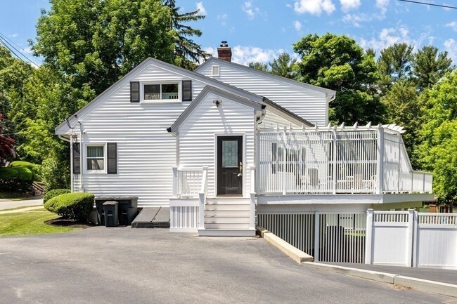 148 Forest St in Winchester, MA - Foto de edificio - Building Photo