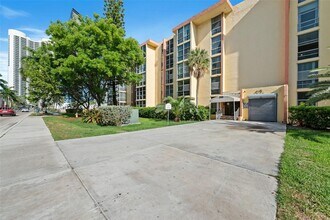 200 172nd St in Sunny Isles Beach, FL - Building Photo - Building Photo