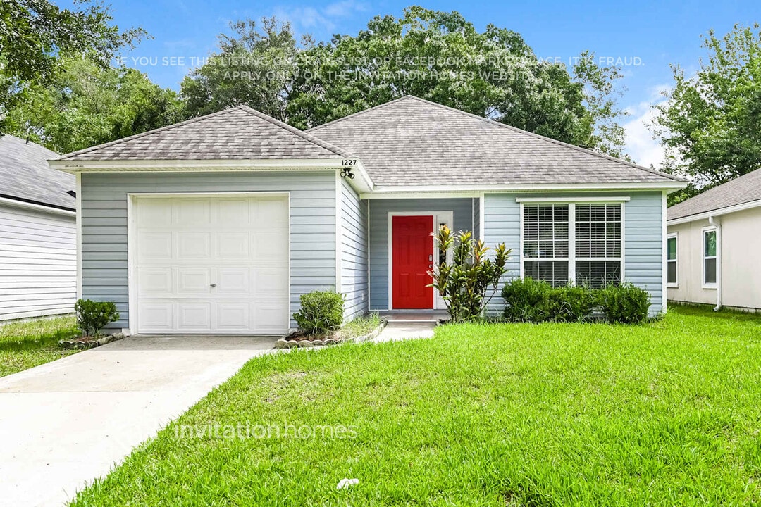 1227 Brookwood Bluff Rd E in Jacksonville, FL - Building Photo