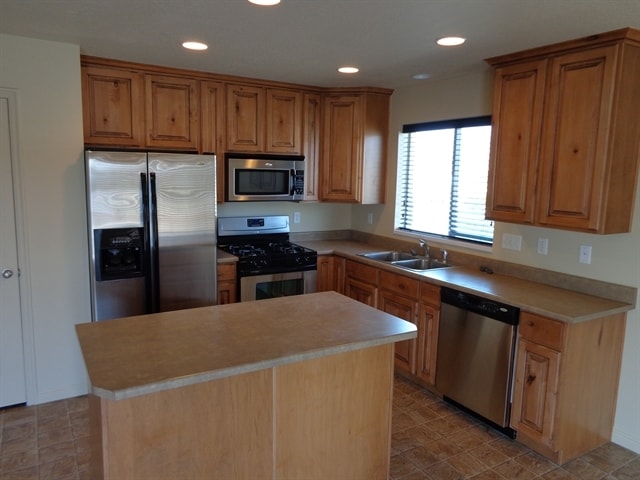 1127 Kensington Dr in North Salt Lake, UT - Building Photo - Building Photo