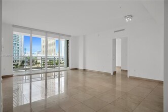 901 Brickell Key Blvd in Miami, FL - Building Photo - Building Photo