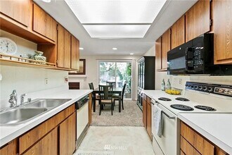 13418 NE 136th Pl in Kirkland, WA - Building Photo - Building Photo