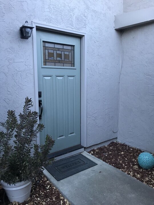3215 Bermuda Ave in Davis, CA - Foto de edificio