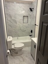 137 W Washington Ln, Unit 1 in Philadelphia, PA - Building Photo - Building Photo