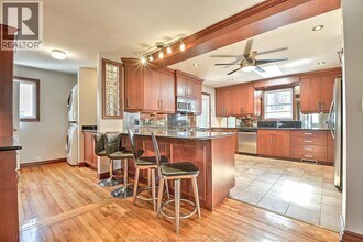 2525 Windermere Rd in Windsor, ON - Building Photo - Building Photo