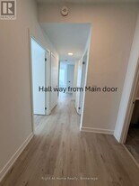 395 Square One Dr in Mississauga, ON - Building Photo