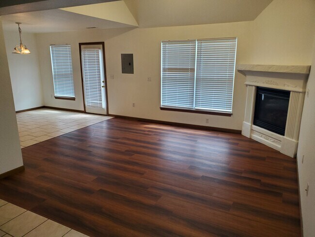 1014 Augusta Ln in Ottawa, KS - Building Photo - Building Photo