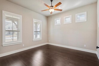 225 Rieti Pkwy in Liberty Hill, TX - Foto de edificio - Building Photo