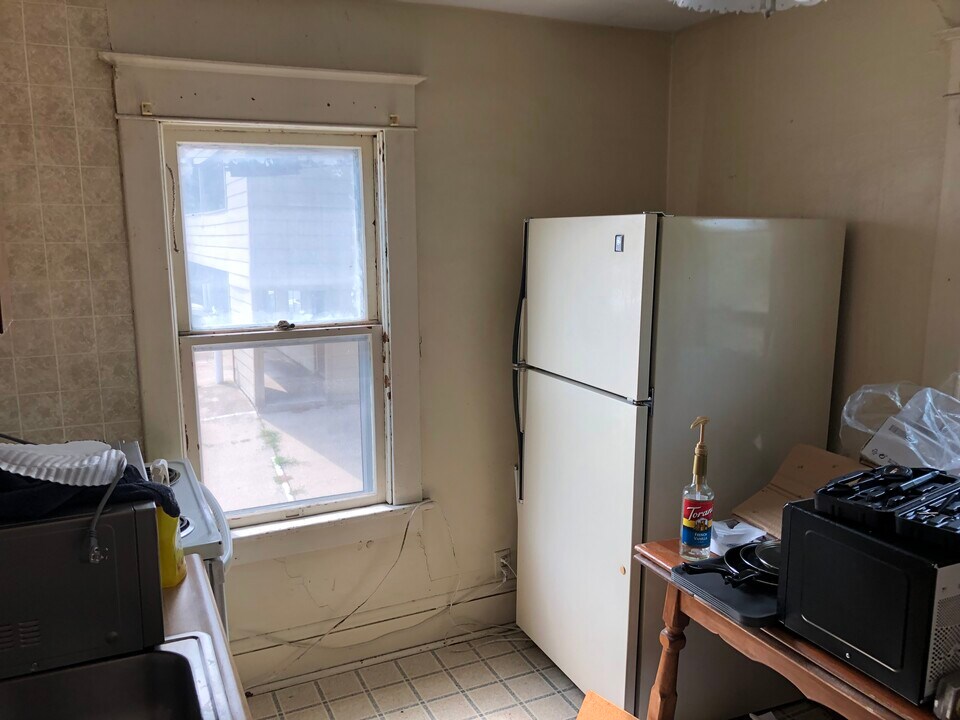 408 W 13th St in Lawrence, KS - Building Photo