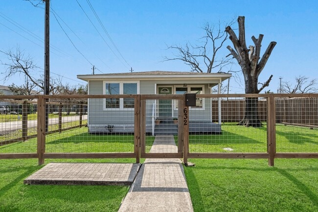 632 E 38th St in Houston, TX - Building Photo - Building Photo