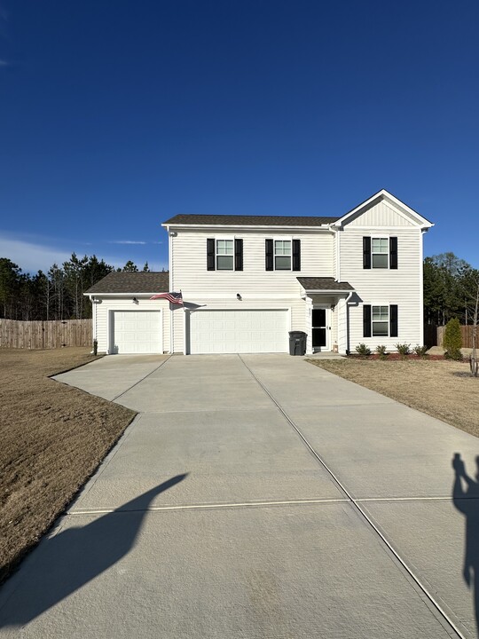 423 Bassett Ln in Whispering Pines, NC - Foto de edificio
