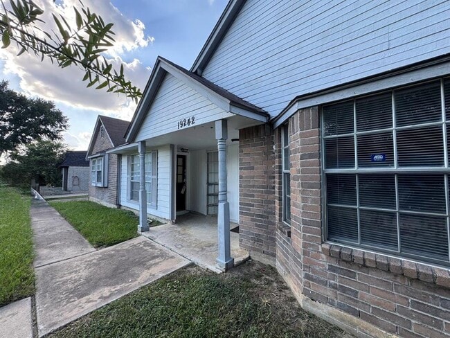 property at 19242 Woodglen Dr