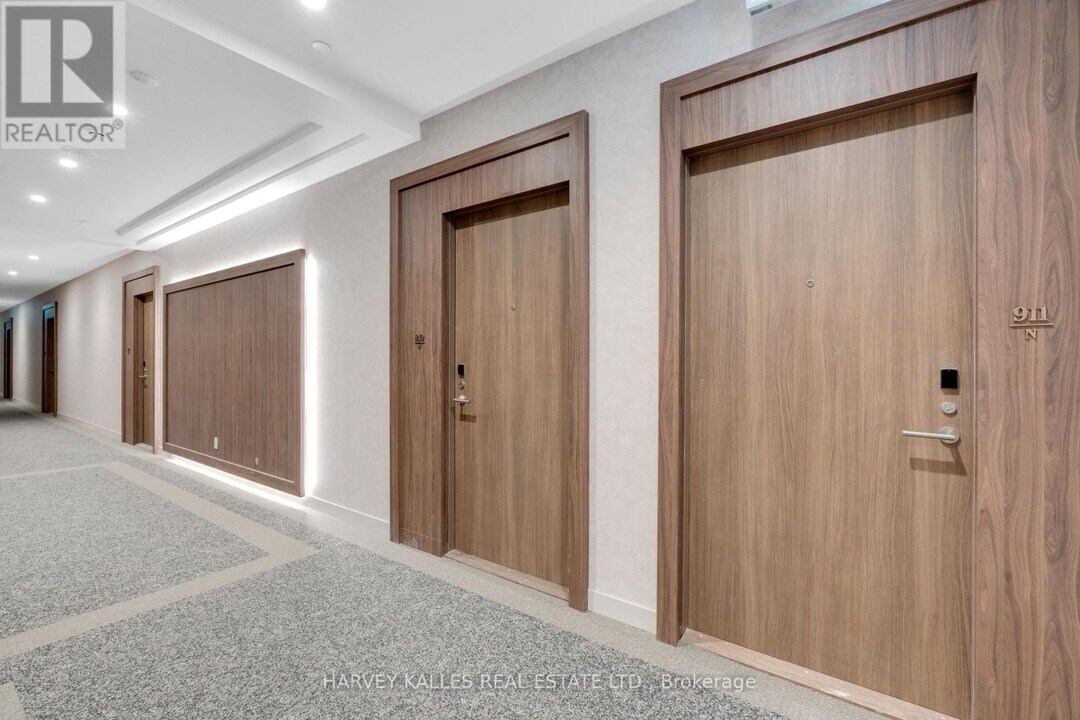 8188 Yonge St in Vaughan, ON - Building Photo