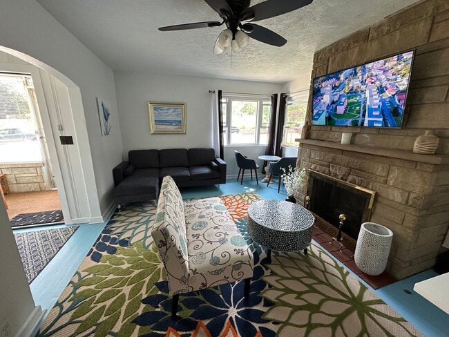 918 W 4th St in Bloomington, IN - Foto de edificio - Building Photo