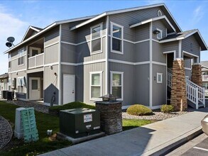 6305S Chapel Hill Blvd in Pasco, WA - Foto de edificio - Building Photo