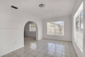 6731 SW 15th St in Miami, FL - Building Photo - Building Photo