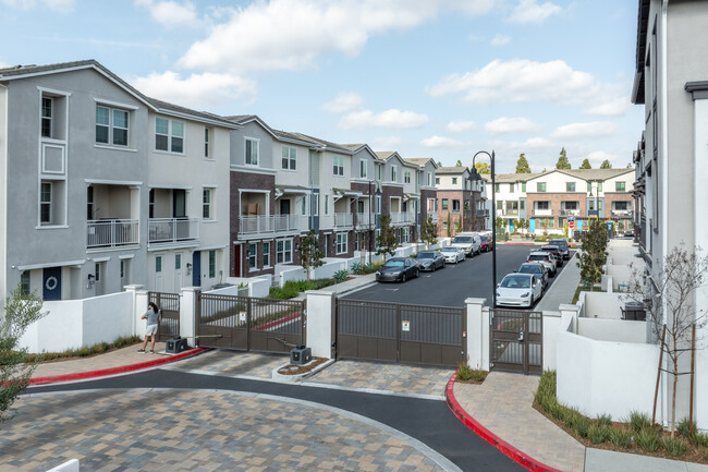 Magnolia Square in Buena Park, CA - Building Photo - Building Photo