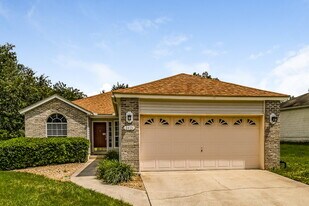 3401 Millcrest Dr in Jacksonville, FL - Building Photo